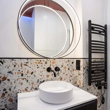 Apartamento Comfy Modern In Old Town Parking Properunit