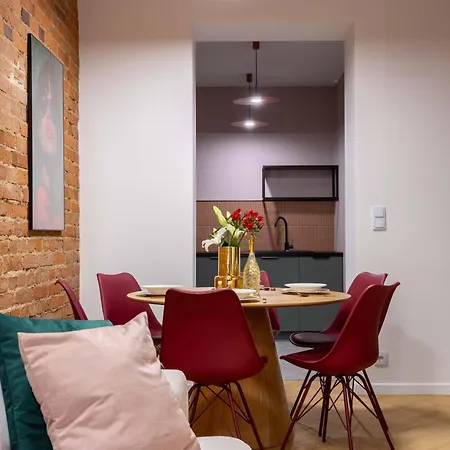 Comfy Modern In Old Town Parking By Hoomvi *