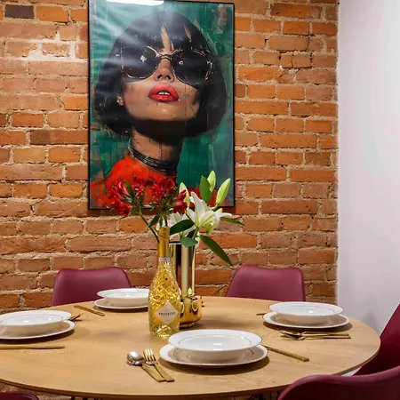 아파트 Comfy Modern In Old Town Parking By Hoomvi *