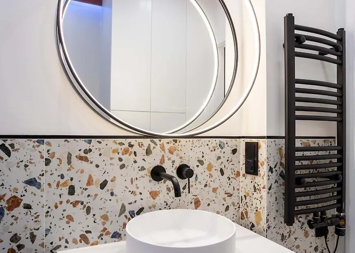 Apartament Comfy Modern In Old Town Parking Properunit