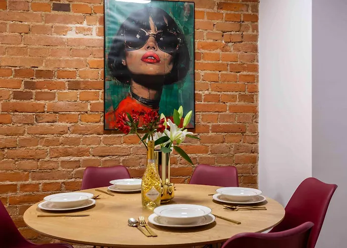 Apartament Comfy Modern In Old Town Parking Properunit *